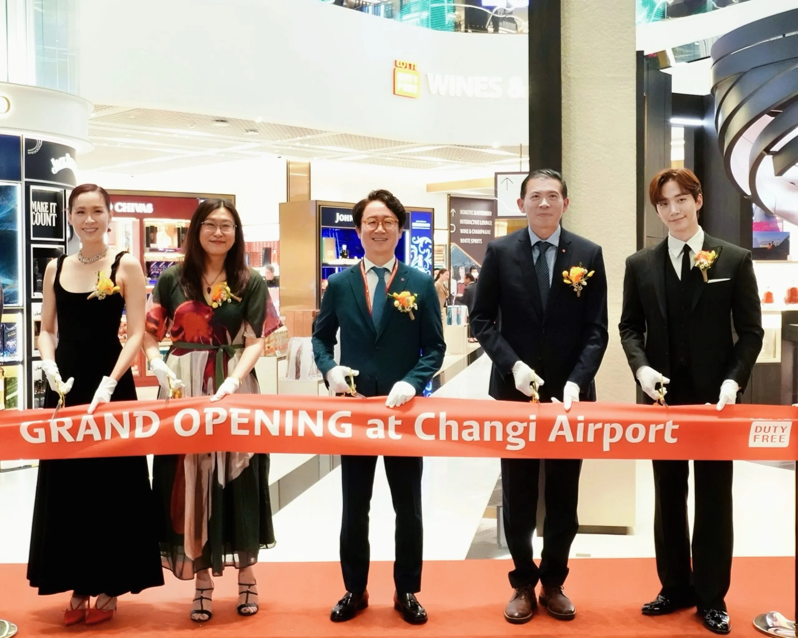 Ribbon-Cutting-at-Lotte-Duty-Fre