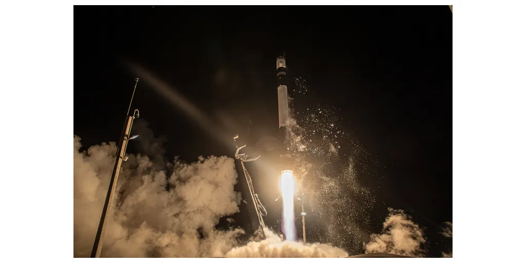 F44 LiftOff 001 Med 1