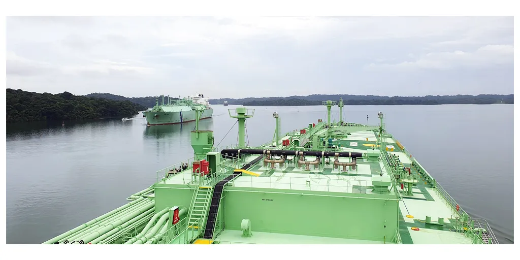 BW_Malacca_and_BW_Tulip_at_Panama_Canal