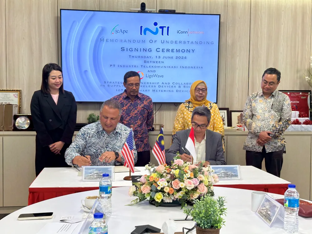 Signing-Ceremony