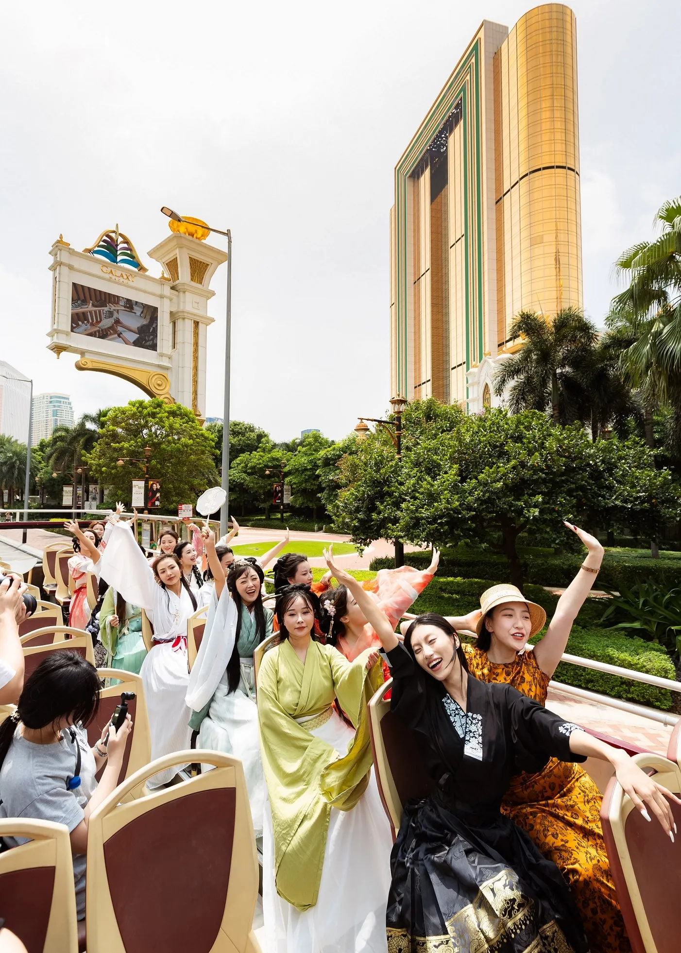 An-open-top-bus-carrying-Hanfu-e