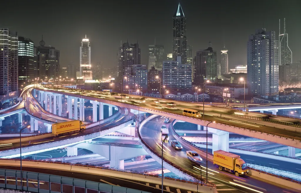 DGF-trucks-on-Shanghai-streets-C