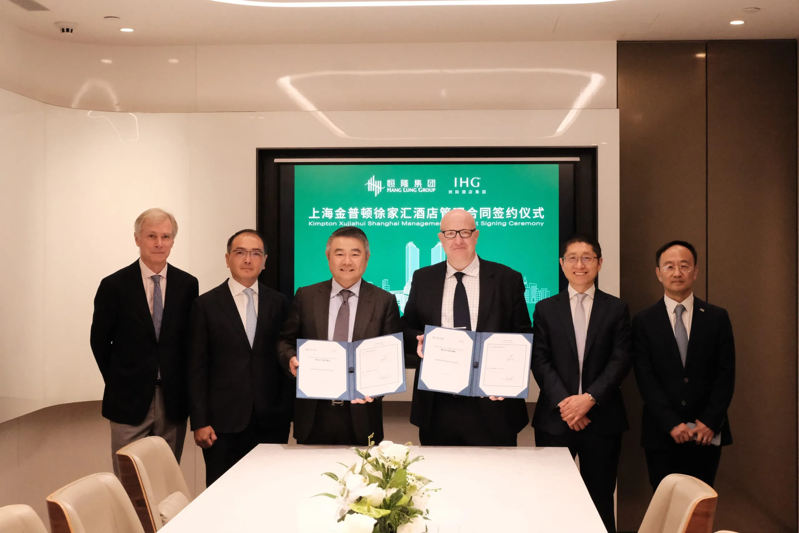 Hang-Lung-Group-photo-2