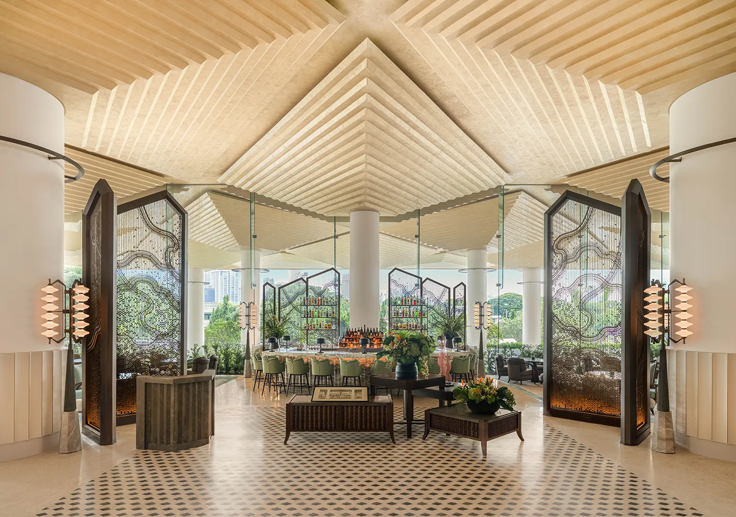 dusit-thani-bangkok-lobby-bar-lo