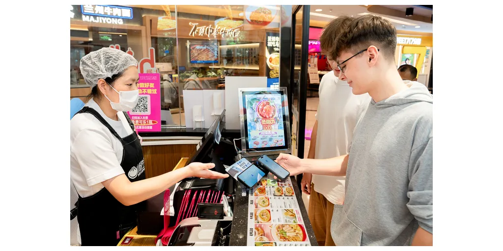 International_visitors_paying_with_Alipay_Tap