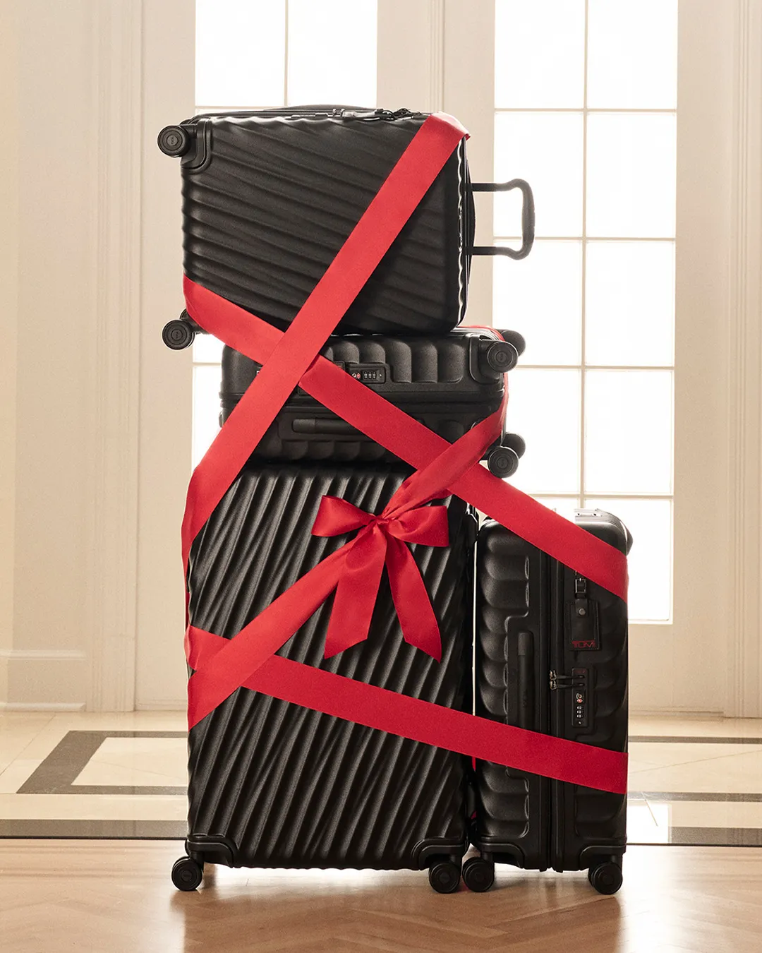 TUMI-Holiday-1
