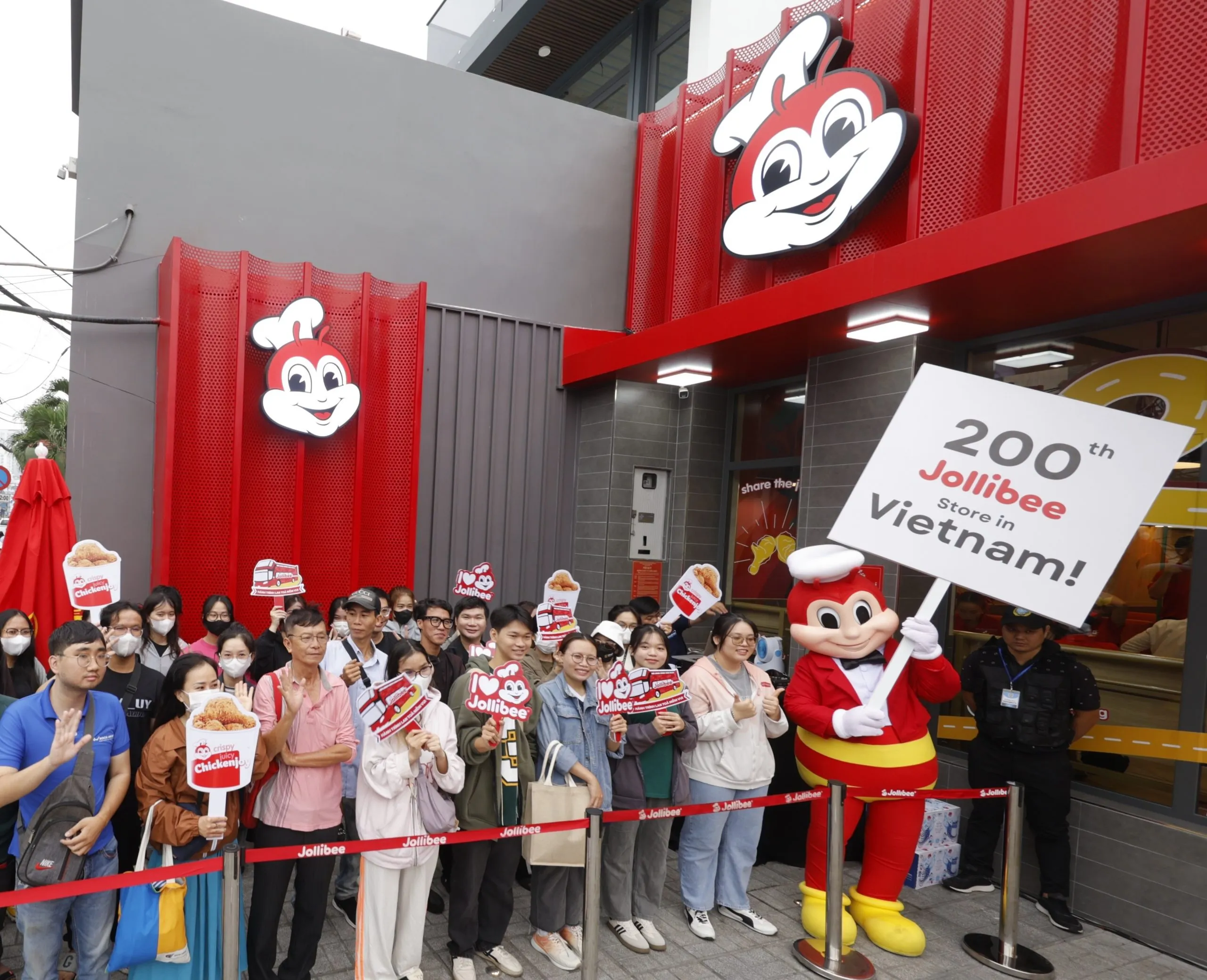 Jollibee-Vietnam-200th-Store-Ope-1