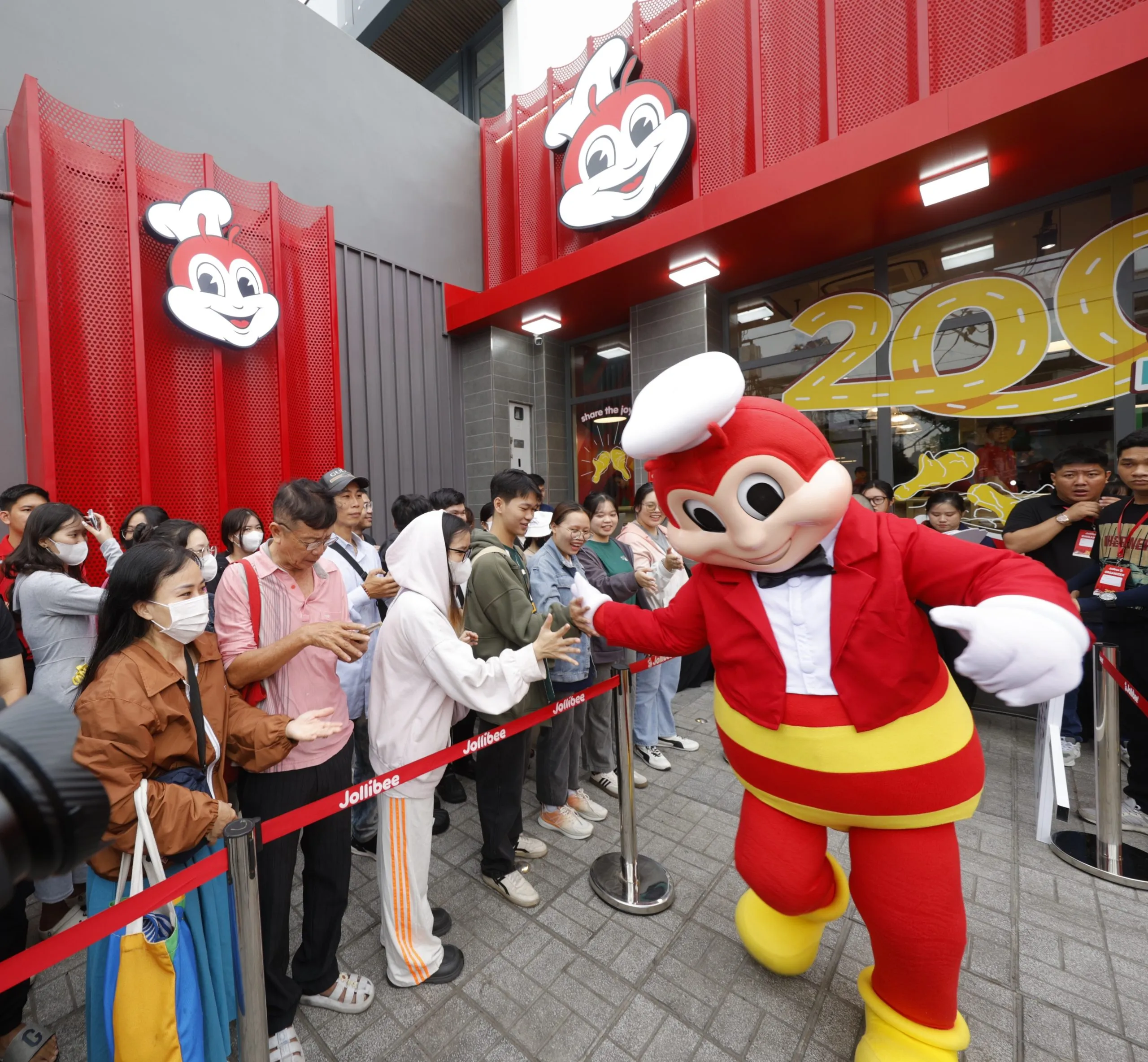 Jollibee-Vietnam-200th-Store-Ope-2