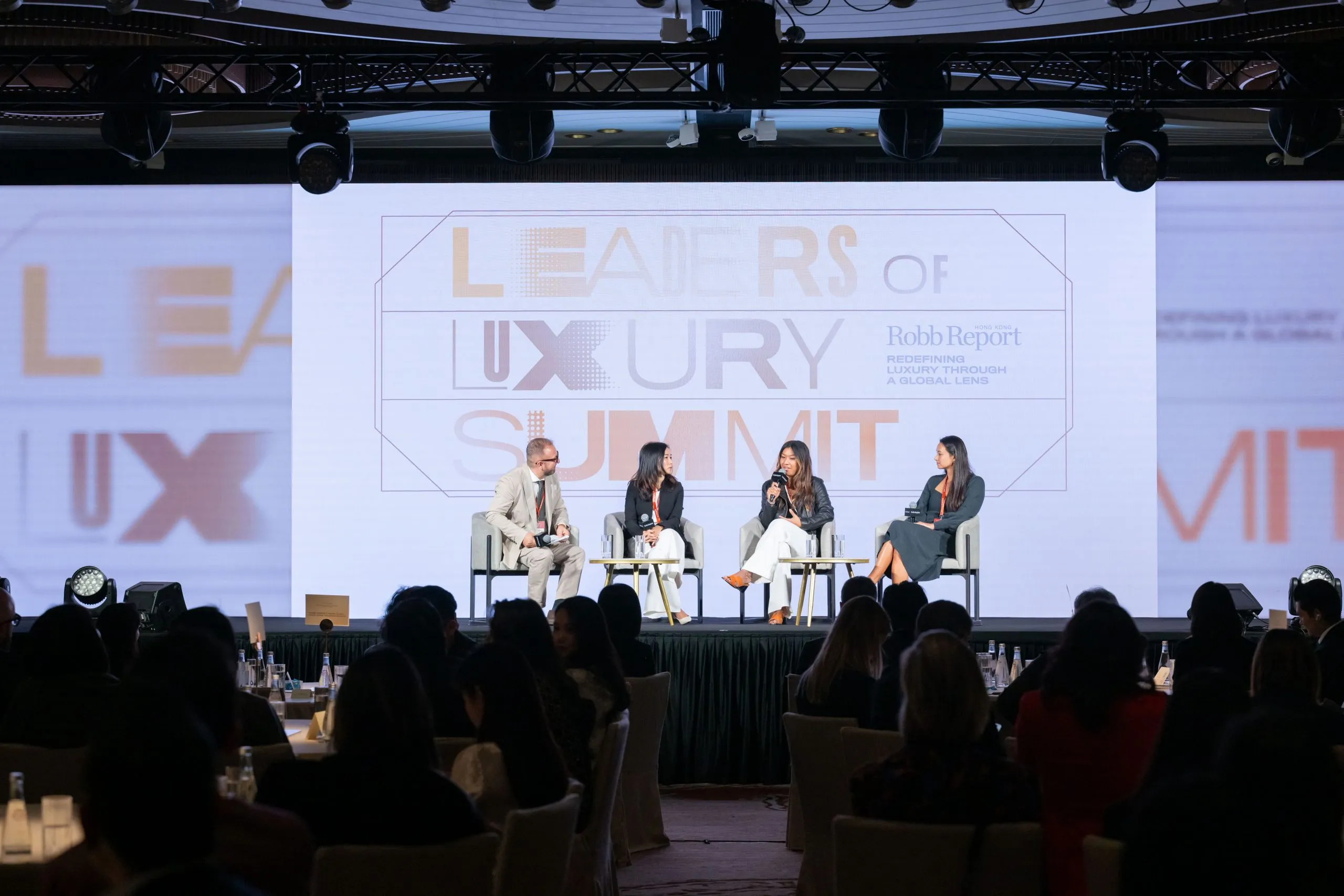 Panel-discussion-at-the-Leaders-