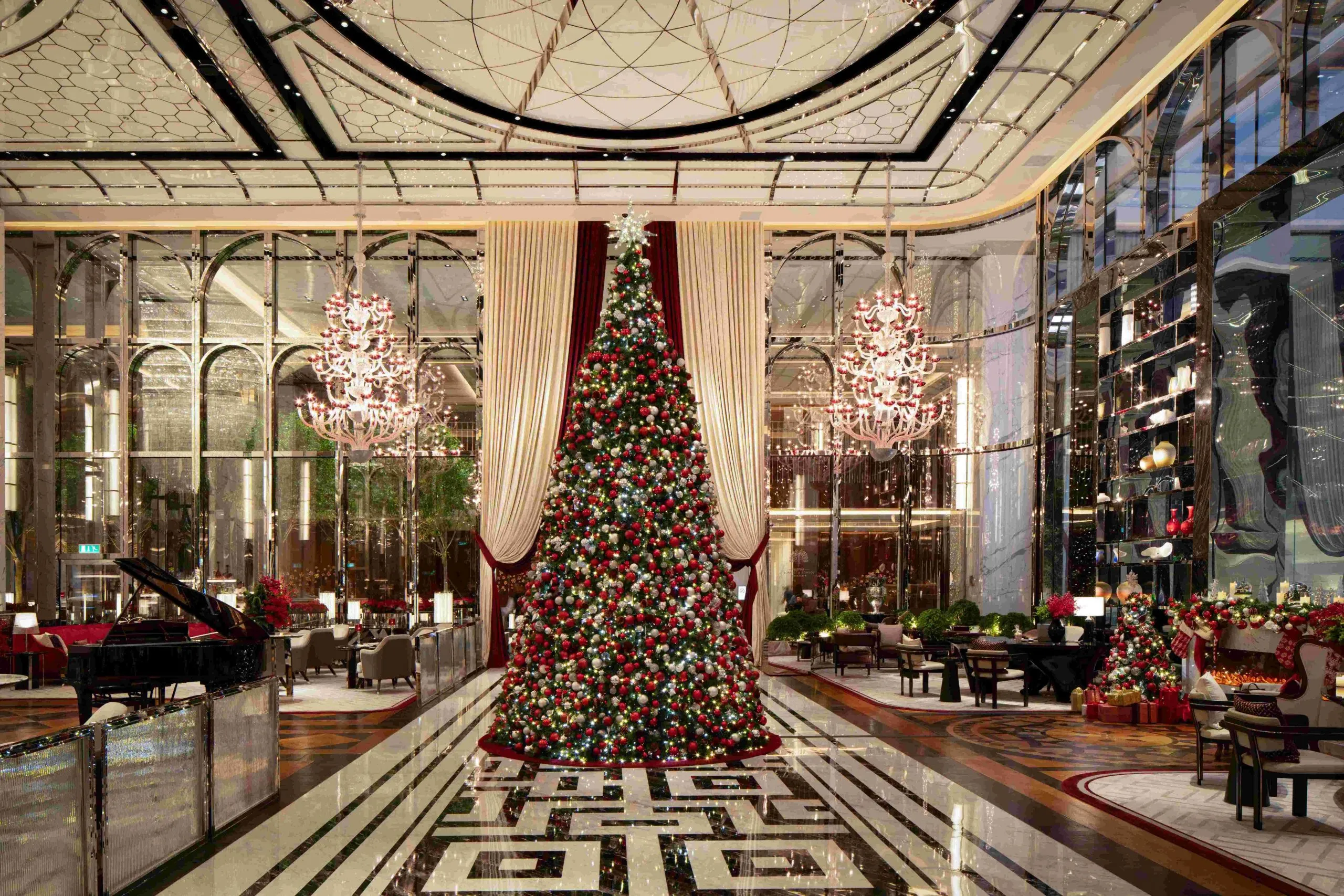 Raffles-Lobby-Xmas