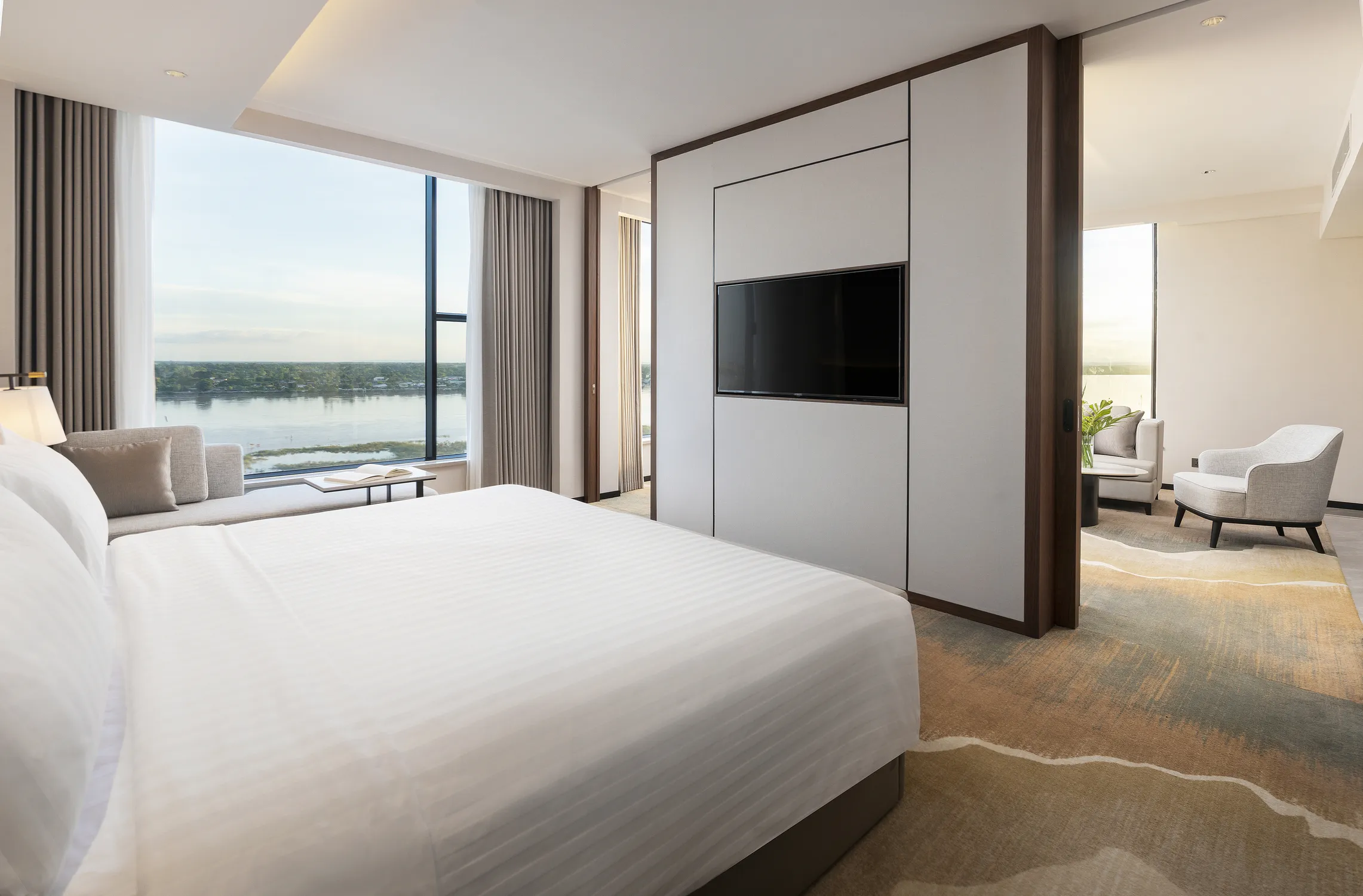 Amari-Vientiane-Junior-Suite-Riv