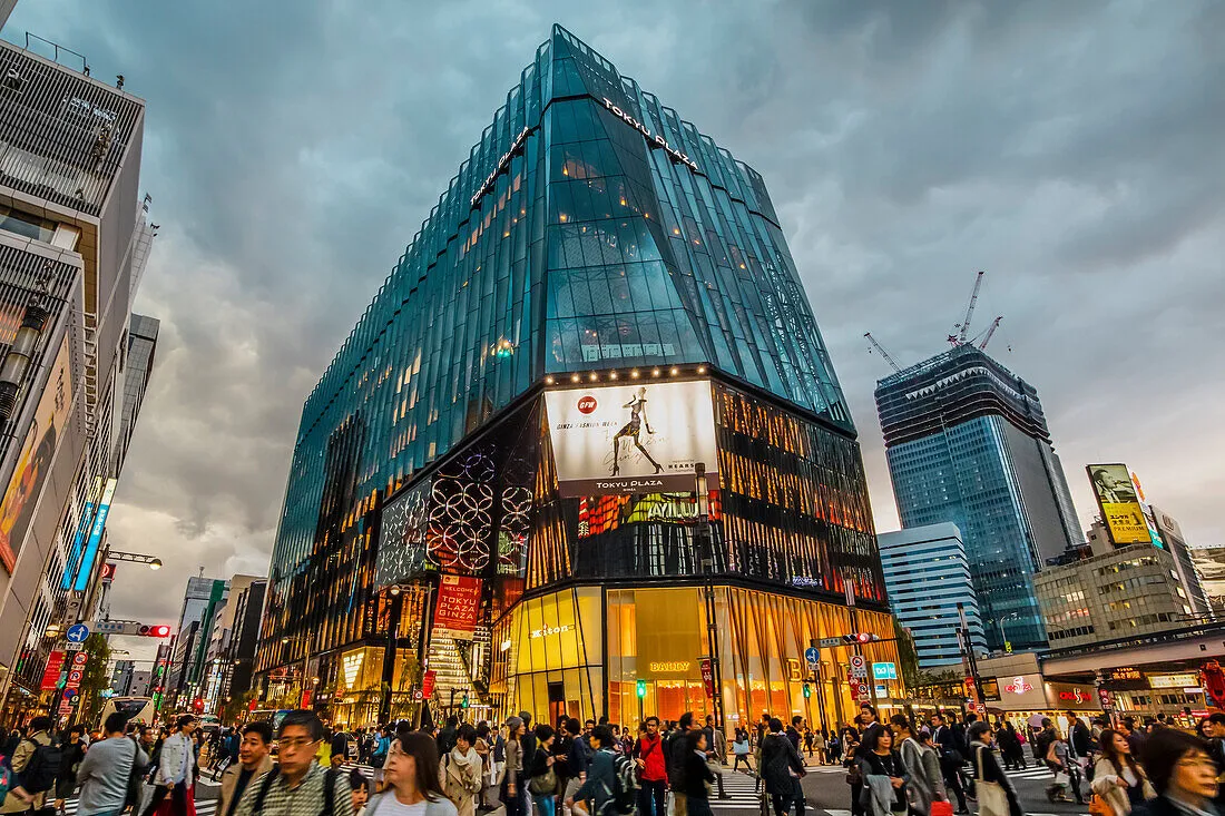 Tokyu Plaza Ginza Pedestrian Wal