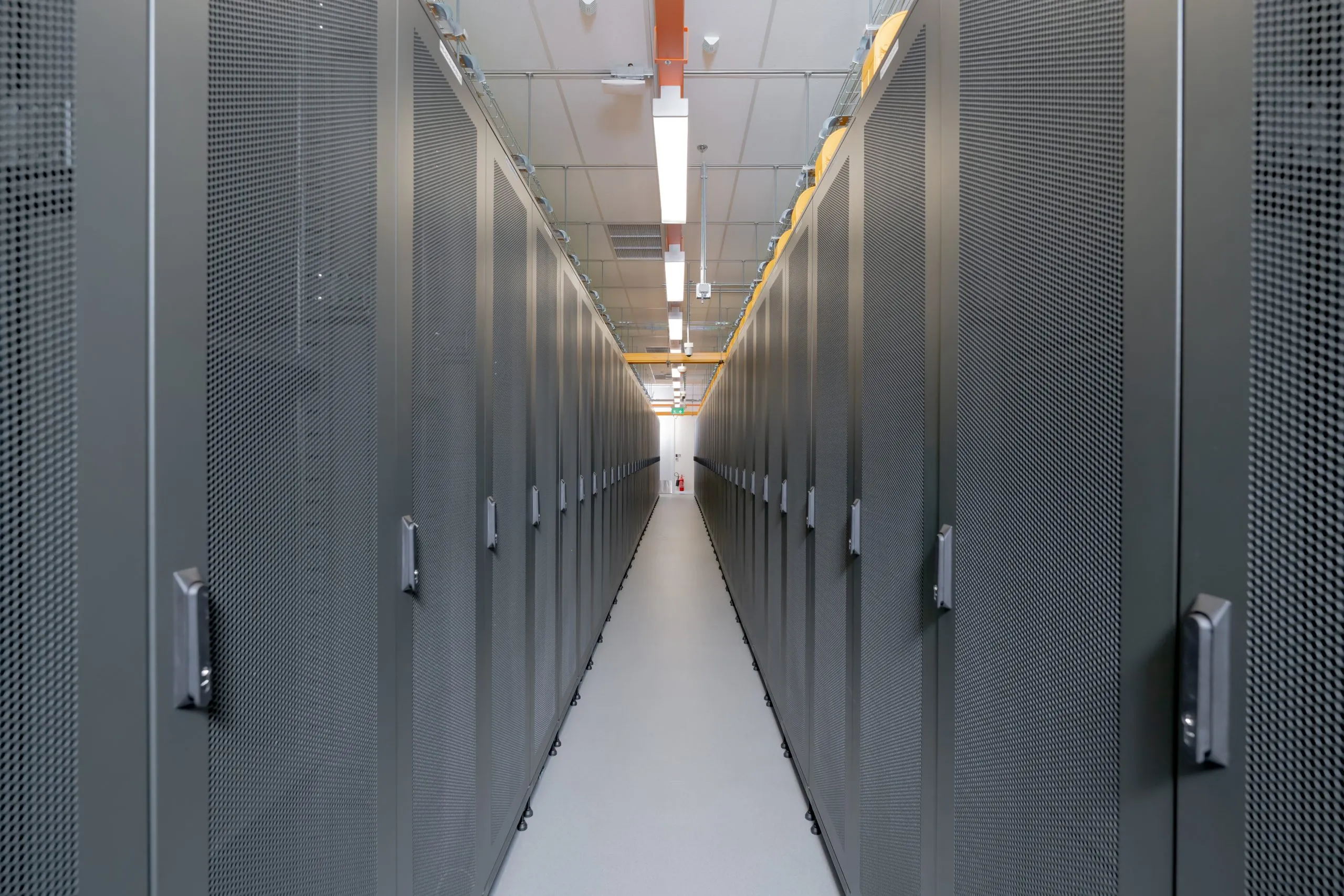 3-MEGA-IDC-Data-Centre-Hall-