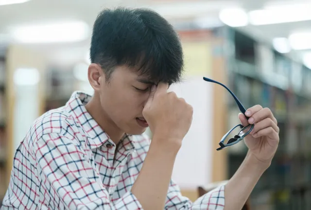 thumbnail-tired-man-feeling-exha