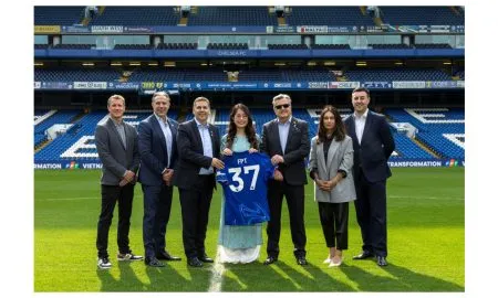 FPT Team Photo On Pitch 37